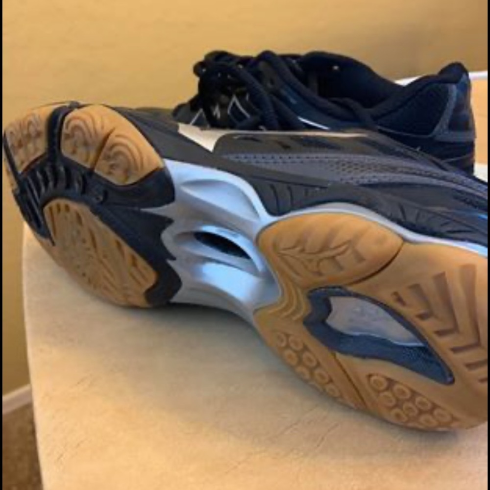 Volleyball shoes
